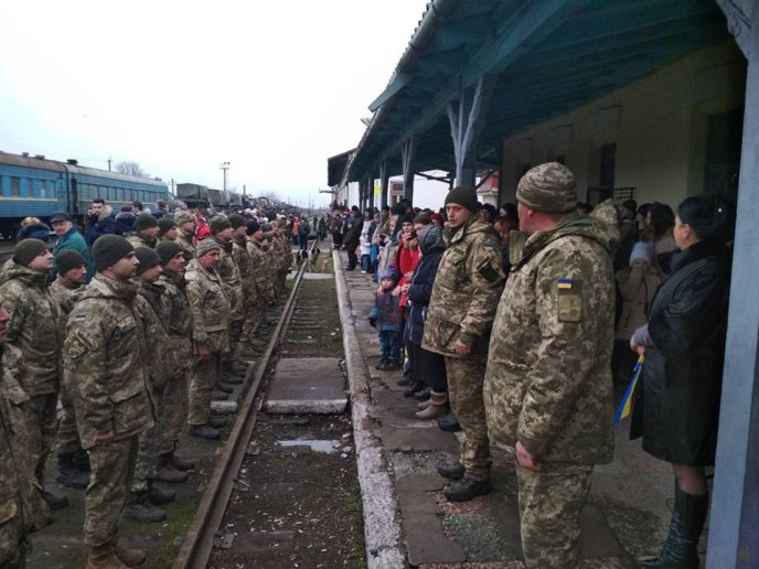 У Виноградові зустріли бійців 128-ої бригади, які повернулись з фронту – 05