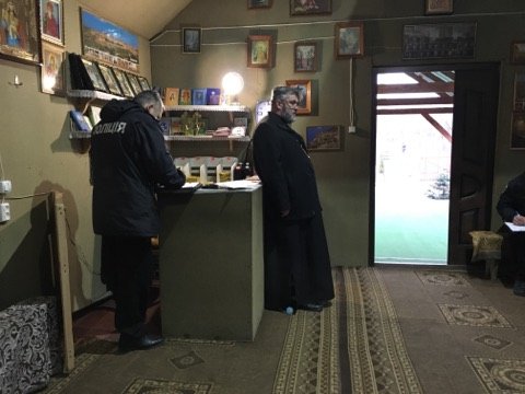 Невідомі проникли у храм і скоїли злочин – 05