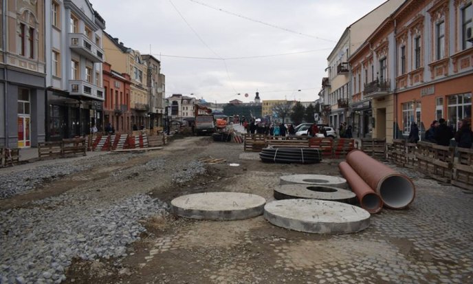 На площі Шандора Петефі в Ужгороді завершується перший етап реконструкції – 06