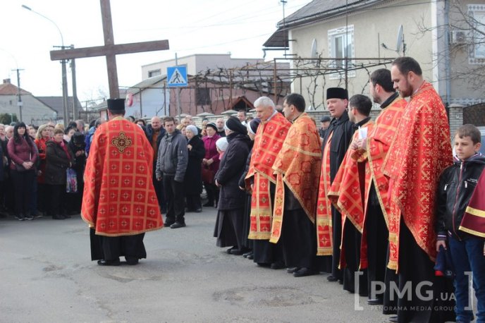 У Мукачеві вірники пройшли Хресну дорогу – 05