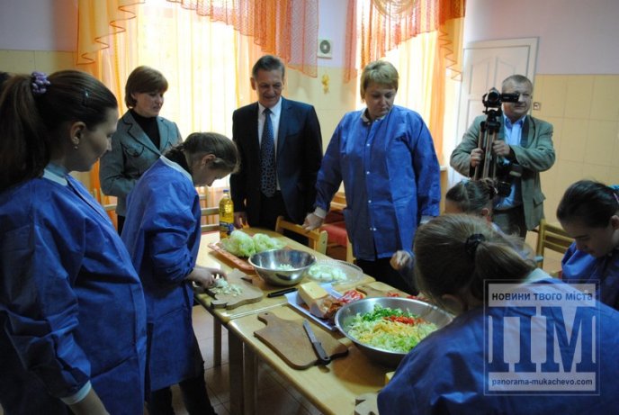 Олександр Ледида відвідав у Мукачеві Обласний центр соціально-психологічної реабілітації дітей та молоді з функціональними обмеженнями (ФОТО) – 22