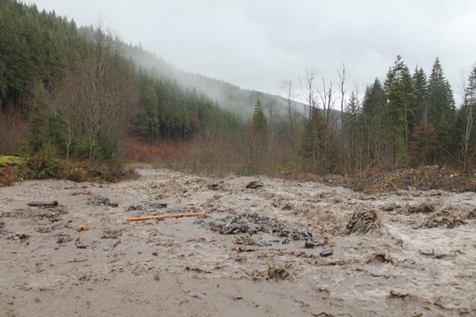 На Рахівщині селевий потік змив дорогу на Драгобрат – 04