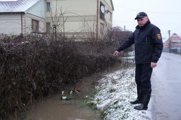 На Закарпатті сильні дощі спричинили підтоплення: ВІДЕО  – 04