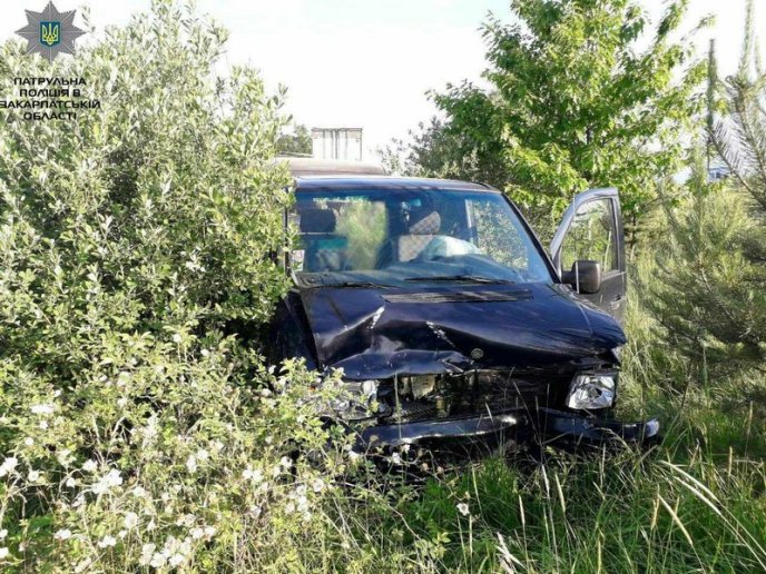 Потрійна ДТП на Ужгородщині: поліцейські розповіли подробиці – 03