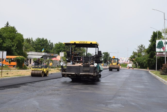 В Ужгороді асфальтують перехрестя вулиць Перемоги – Легоцького – 04