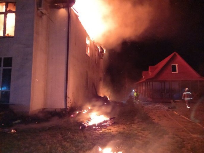 Сьогодні вночі спалахнула масштабна пожежа на Берегівщині – 06