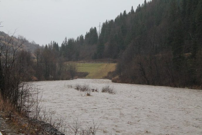 На Рахівщині селевий потік змив дорогу на Драгобрат – 02