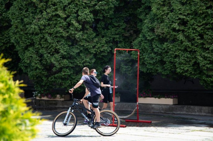 На одній із площ Ужгорода встановили охолоджуючі рамки – 02