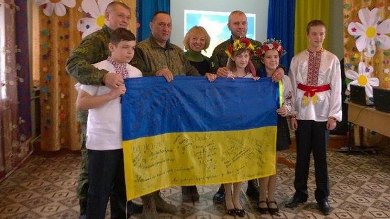 Школярі Артемівська привітали закарпатських військових з Днем Збройних Сил України – 06