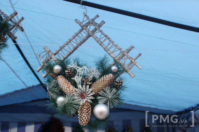 У Мукачеві розпочався новорічний ярмарок – 16