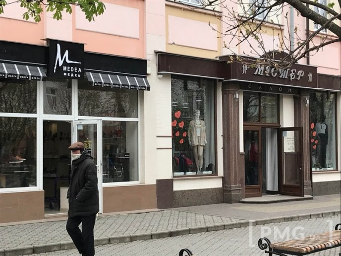 Як зараз працюють магазини у Мукачеві: фоторепортаж – 01