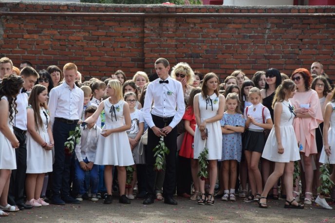 У школах Мукачева пролунав останній дзвінок – 33