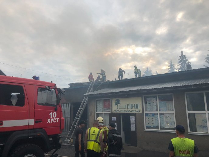 В Хусті масштабна пожежа: оприлюднено відео з місця події – 03 В Хусті масштабна пожежа: оприлюднено відео з місця події – 03
