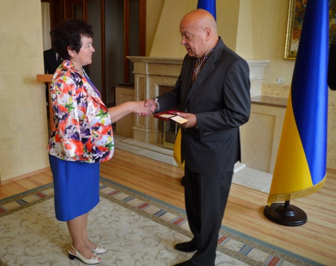 Сімох закарпатців нагородили державними відзнаками – 04