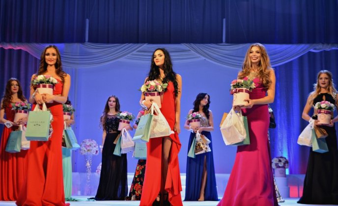 Як обирали найгарнішу дівчину Ужгорода – 10