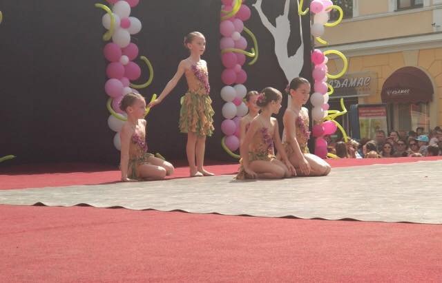 У центрі Мукачева провели танцювальне свято – 03