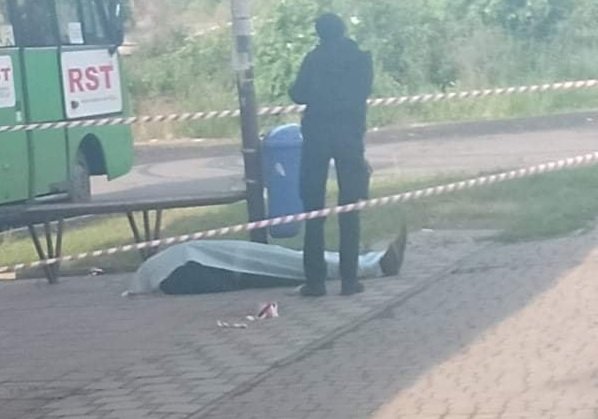 Вранці на автобусній зупинці знайшли труп – 01