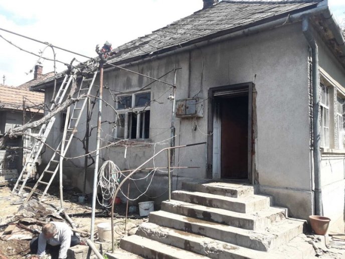 На Ужгородщині горів будинок, в якому були діти – 03