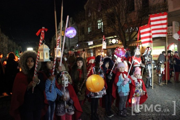 Яскраве святкування Дня святого Мартина у Мукачеві: парад ліхтариків, лицарські бої та вогняне шоу – 26 Яскраве святкування Дня святого Мартина у Мукачеві: парад ліхтариків, лицарські бої та вогняне шоу – 26