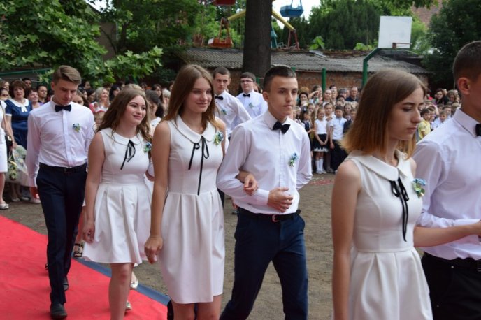 У школах Мукачева пролунав останній дзвінок – 80