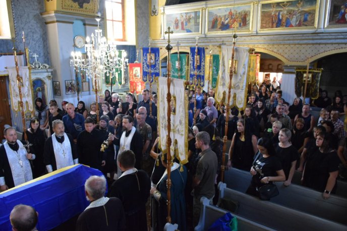 Закарпаття схилило голову перед загиблим Героєм – 06