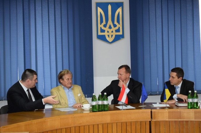 Мер Ужгорода зустрівся з представником віденської компанії, яка працює над створенням сміттєперобних спалювальних заводів – 03