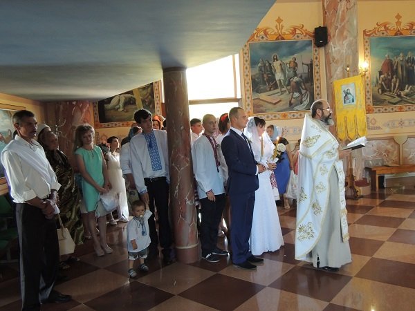 У Берегові відбулось весілля бійця АТО та медсестри – 01