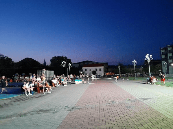 Україна-Швеція 2:1: вболівальники Тячівщини підтримували національну футбольну збірну – 02