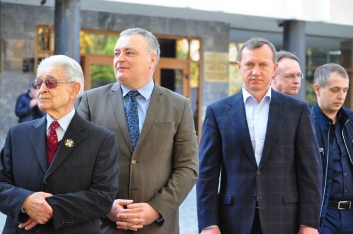 В Ужгороді відкрили пам’ятний знак борцям за свободу і незалежність України – 14