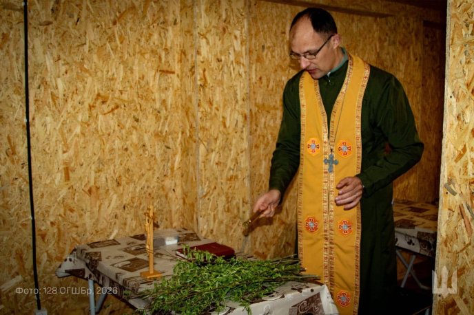 128 бригада показала, як сьогодні освячували вербу – 01