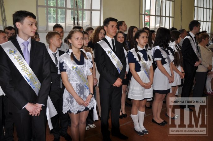 У мукачівській ЗОШ №20 відбулось свято "Останнього дзвоника" (ФОТО) – 03