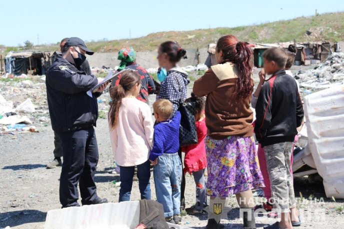 У Херсоні на сміттєзвалищі жили кілька десятків ромів із Мукачева – 04