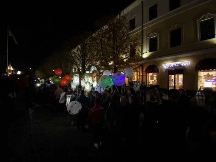 День святого Мартина: у центрі Мукачева відбулась видовищна хода з ліхтариками – 08