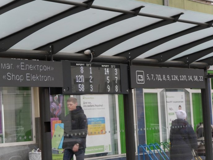 В Ужгороді завершують облаштування чотирьох “розумних” автобусних зупинок – 05