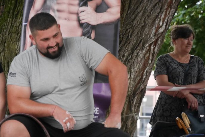 В Ужгороді під дощем змагались силачі – 06 В Ужгороді під дощем змагались силачі – 06