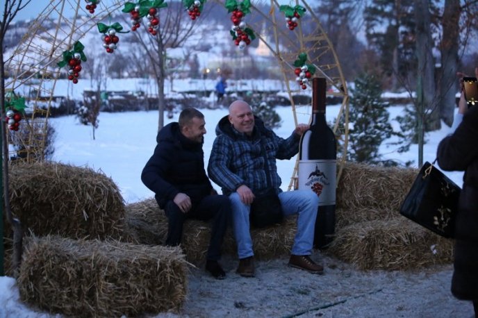 Закарпатські вина, смачні страви та дзвінкі пісні: у Мукачеві урочисто відкрили фестиваль "Червене вино" – 08