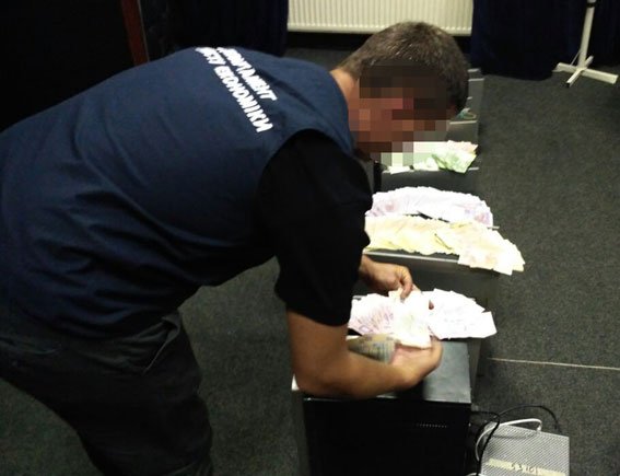 На Закарпатті поліцейські викрили роботу 20 гральних закладів – 03