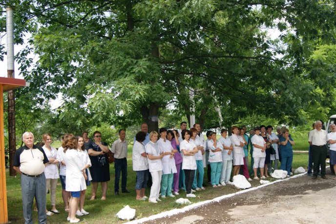 В Іршавській ЦРЛ встановили пам’ятну дошку колишньому керівнику лікарні – 08