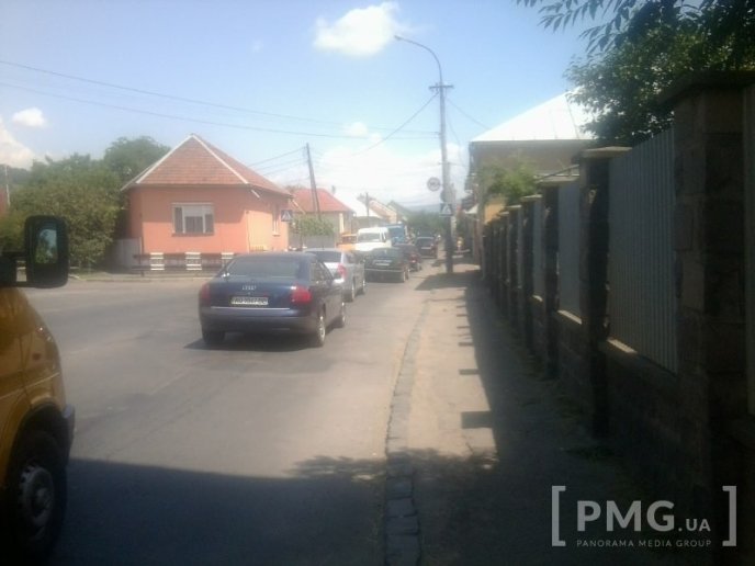 Через ДТП при виїзді з Мукачева на трасу Київ-Чоп утворились великі затори – 03