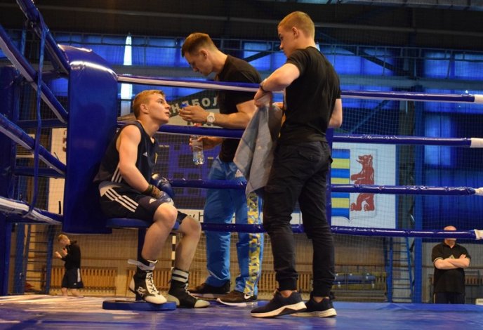 Чемпіонат Ужгорода з боксу триває цими днями в спорткомплексі "Юність" – 04