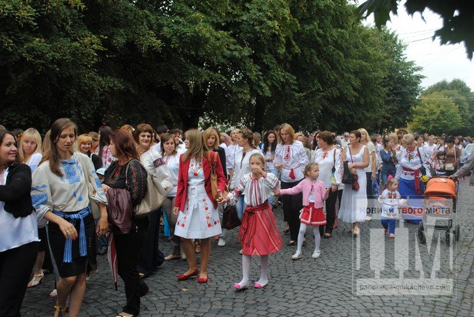 У Мукачеві до Дня Незалежності пройшов традиційний Парад вишиванок (ФОТОРЕПОРТАЖ) – 17