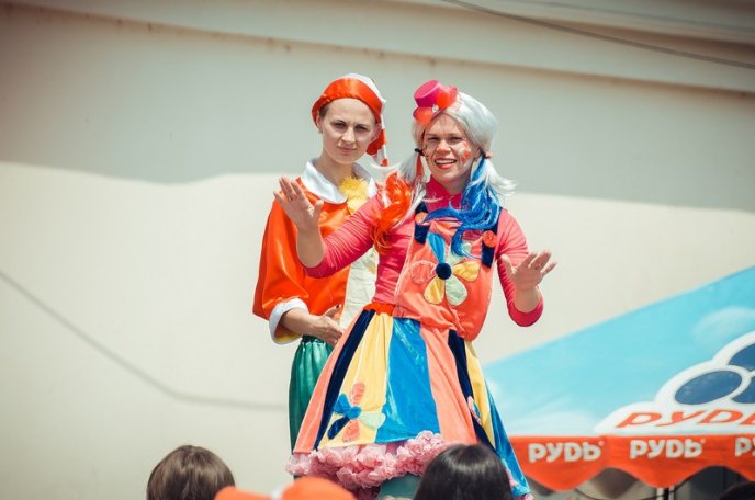 В Ужгороді дітям організували солодке свято – 01