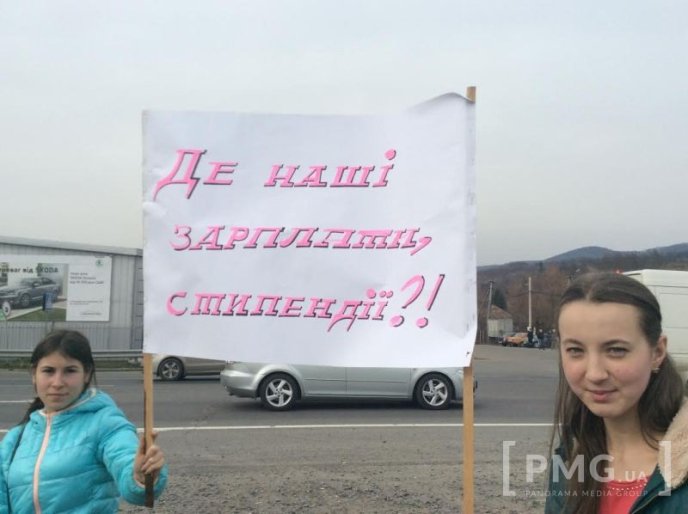 Студенти та викладачі ПТНЗ Мукачева вийшли на мирну ходу – 04