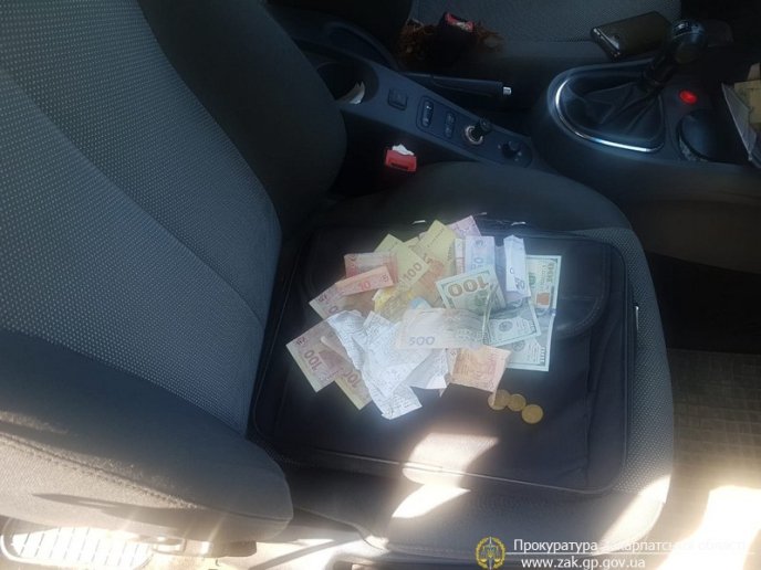 На хабарі затримано закарпатського чиновника – 01