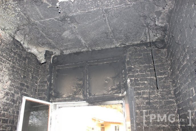 У мікрорайоні "Черьомушки" у Мукачеві горів житловий будинок – 04