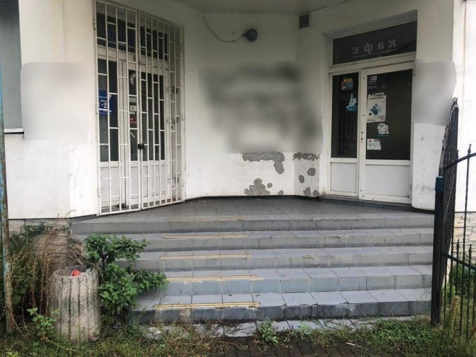 Поліція розшукала чоловіка, який неабияк обурив мукачівців своїм вчинком – 01