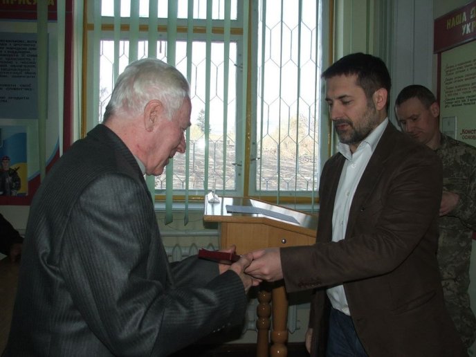 У Мукачеві урочисто нагородили бійців АТО державними нагородами – 08