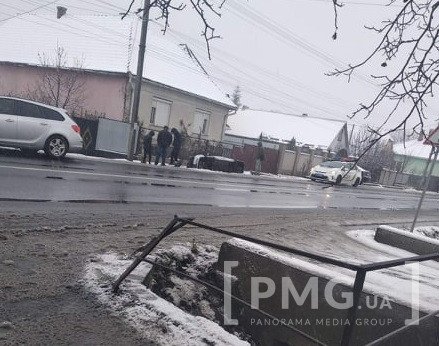 У Ракошині авто злетіло з траси та перекинулося – 02 У Ракошині авто злетіло з траси та перекинулося – 02