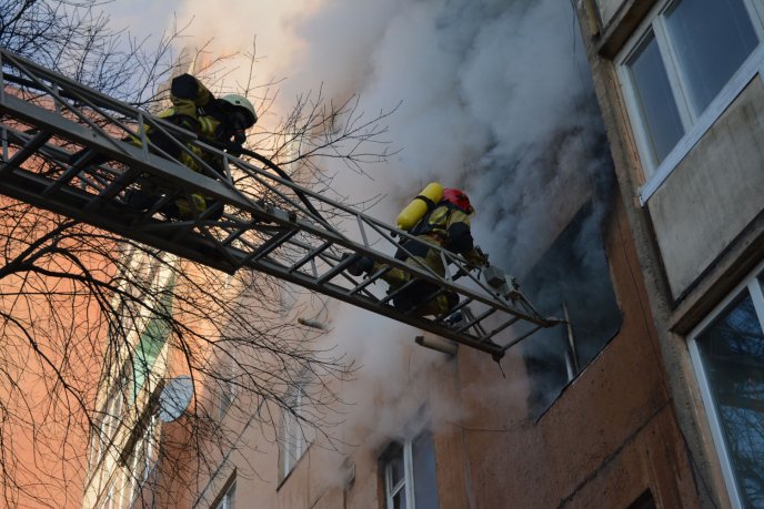 З ужгородської багатоповерхівки, у якій сталась пожежа, евакуйовано 20 осіб – 03