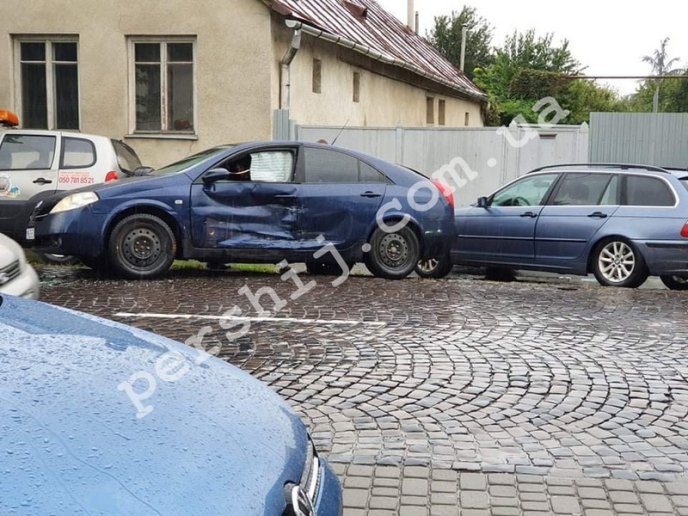 У Мукачеві трапилась аварія. Опубліковано фото – 02 У Мукачеві трапилась аварія. Опубліковано фото – 02